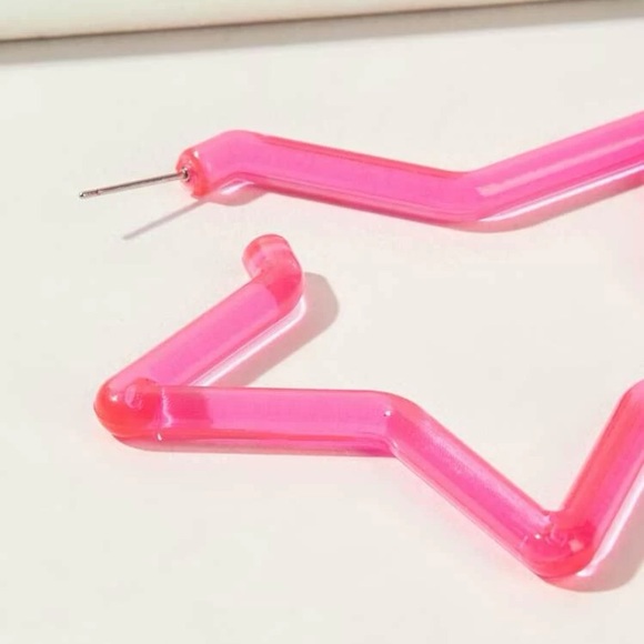 🍁 5/$20 NWT Neon Pink Star Shaped Hoop Earrings - Picture 2 of 2